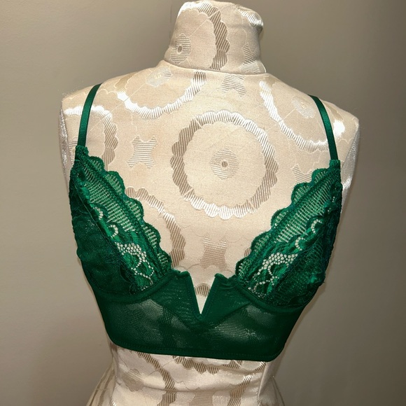 Lingerie - Picture 2 of 5